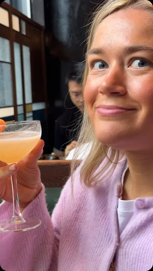 The video showcases a couple's dining experience at Hawksmoor restaurant. It features various dishes, including cocktails (with melon garnish), Yorkshire puddings with beef filling and gravy, crab on toast, mac and cheese, steak and fries, and charcoal chicken with lemon, alongside caesar salad. The food is presented beautifully, with a focus on close-up shots highlighting textures and colors.  No specific dietary information is provided.