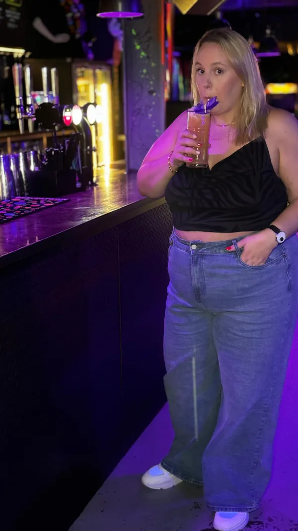 This video showcases NQ64 Arcade Bar in Bristol, England.  It highlights the bar's arcade-themed cocktails (several are shown, with names like "Aku Aku Fruit Punch" and "Power Star Martini"), and its extensive selection of arcade games and consoles, including driving games, a dance mat, and classic consoles such as the Super Nintendo and Playstation 2. The video also features a private room available for rent.  The primary focus is on the nostalgic atmosphere and the variety of entertainment offered.