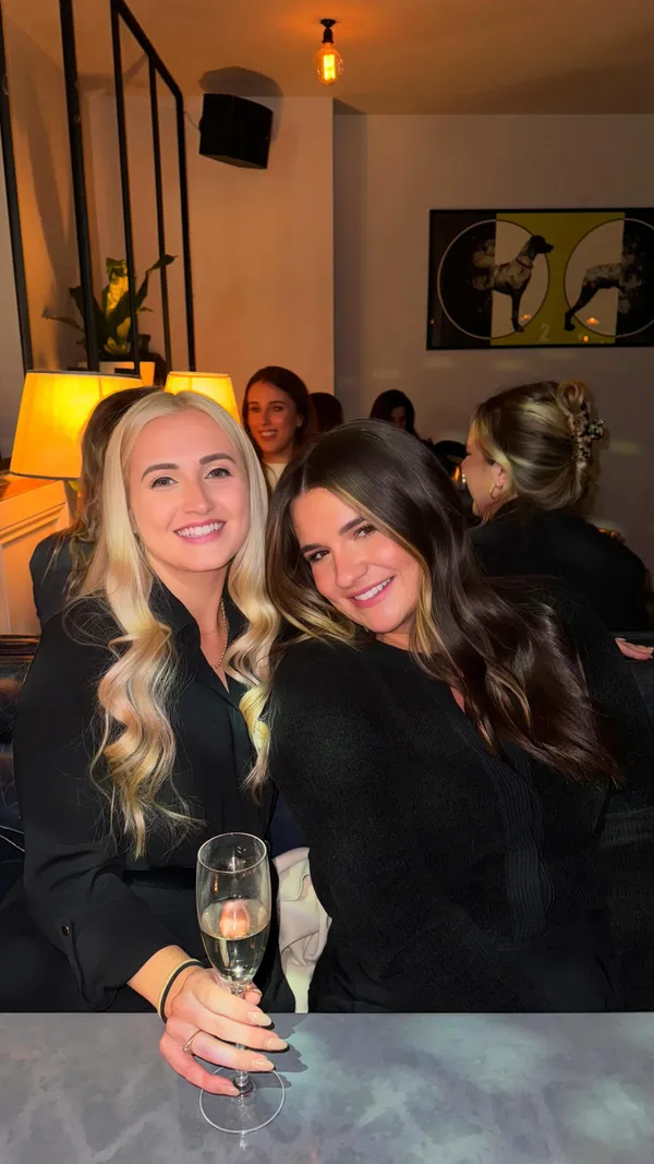 This video showcases a disco night at No.32 in Clapham, highlighting the venue's atmosphere, bottomless drinks menu, and food options.  The food shown includes a steak sandwich, truffle pasta, and small plates. Drinks featured are cocktails and prosecco. The presentation focuses on creating an energetic and exciting atmosphere, emphasizing the fun of a girls' night out.  No specific dietary information is provided.