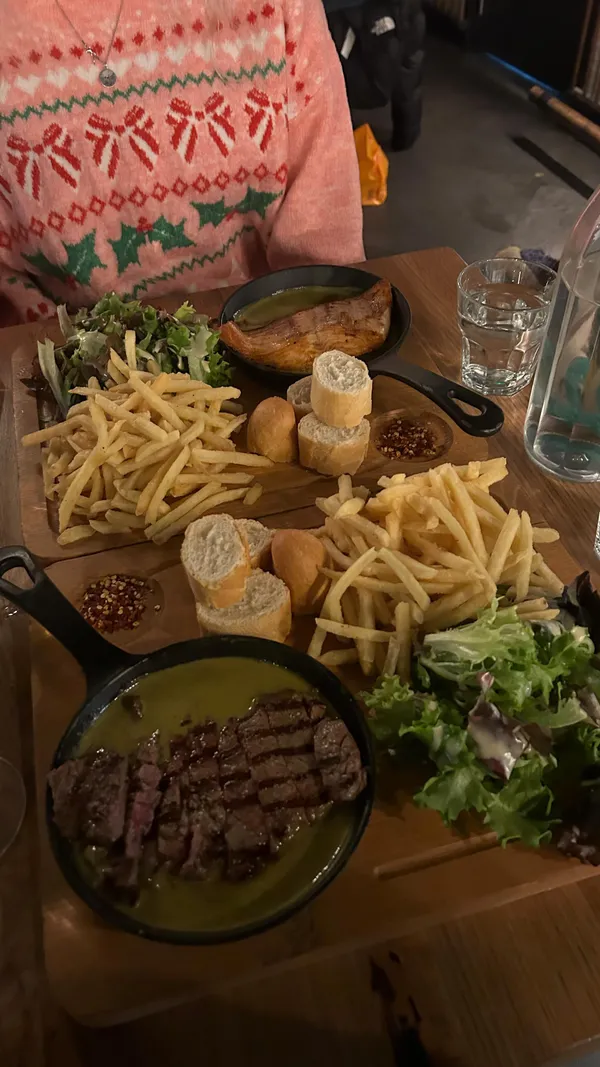The video showcases Swiss Butter, a restaurant in Holborn, London. It features the restaurant's steak and salmon plates, which include salad, baguette, and fries. The video emphasizes the food's presentation and the restaurant's ambiance. The main focus is on the food, with shots of the restaurant's exterior and interior included.