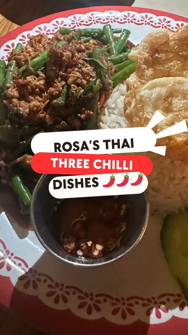 The video showcases a visit to Rosa's Thai in Spitalfields, London. It features a variety of Thai dishes, including prawn donuts, green curry, chilli basil stir fry, and papaya salad. The presentation emphasizes the fresh ingredients and spicy flavors. The video highlights a promotion where customers who try three chilli dishes before February 16th receive a complimentary Thai lemonade or iced tea. The main focus is on showcasing the restaurant's menu and the dining experience.