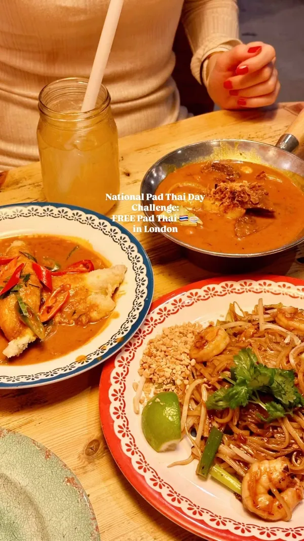 The video showcases Rosa's Thai restaurant in London. It features various Thai dishes, including Pad Thai with prawns, chicken satay, Massaman beef cheek, Seabass ChuChi, and mango sticky rice. The dishes are presented beautifully on plates with vibrant colors and patterns. The video highlights the restaurant's ambiance and location.