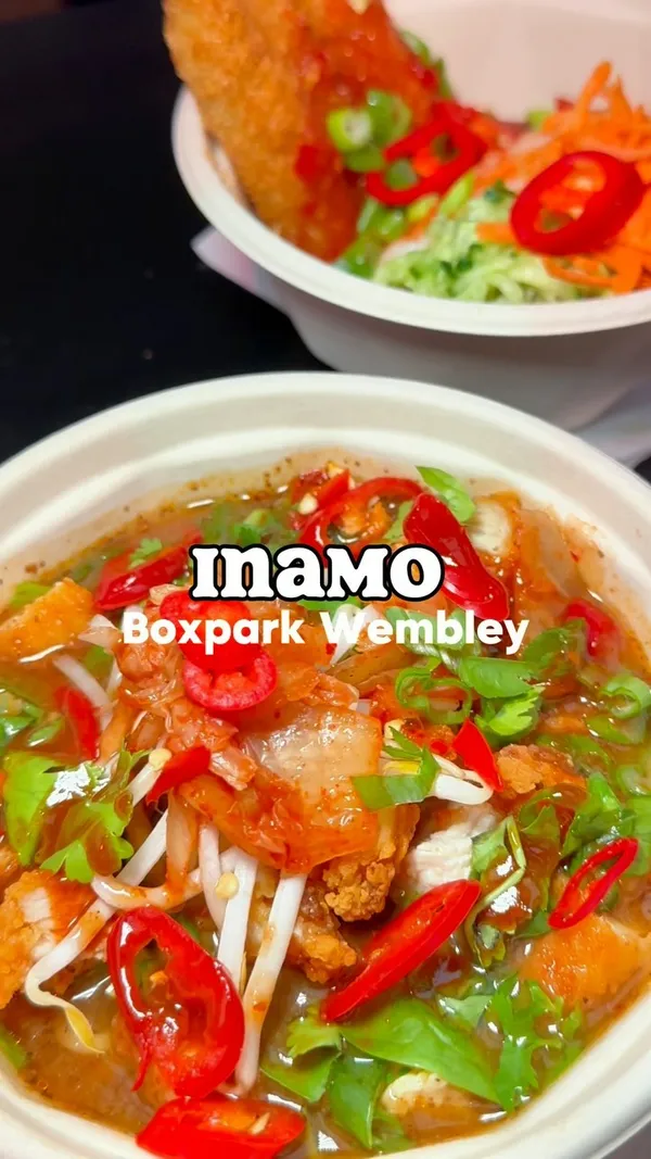 The video showcases Inamo restaurant in Boxpark Wembley. It highlights various dishes including Bang Bang cauliflower, sweet chili prawn rice bowl, and salmon sushi.  The watermelon drink is also featured. The presentation focuses on close-up shots of food items, interspersed with shots of the influencers enjoying their meal and drinks.  No specific dietary information is provided beyond meat and veggie options being available. The main focus is on a meal showcase at the restaurant.