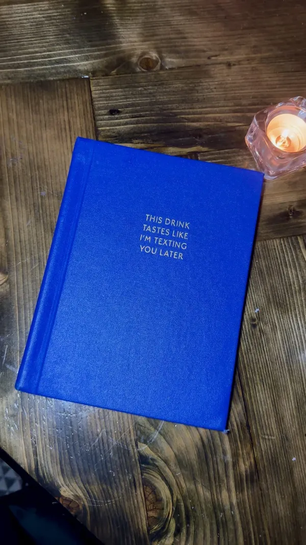 This video showcases The Little Blue Door, a bar in Fulham, London.  It highlights the bar's ambiance, featuring a homey yet stylish interior. The video showcases various food items: sweetcorn fritters, 'thunder thighs' (likely chicken), and prawns, all served with fries and aioli.  Drinks include Picante cocktails and a selection from a beverage machine.  The video emphasizes the bar's Surf, Turf, or Earth deal on Wednesdays and Thursdays, offering steak, prawns or both with chips for £10. 