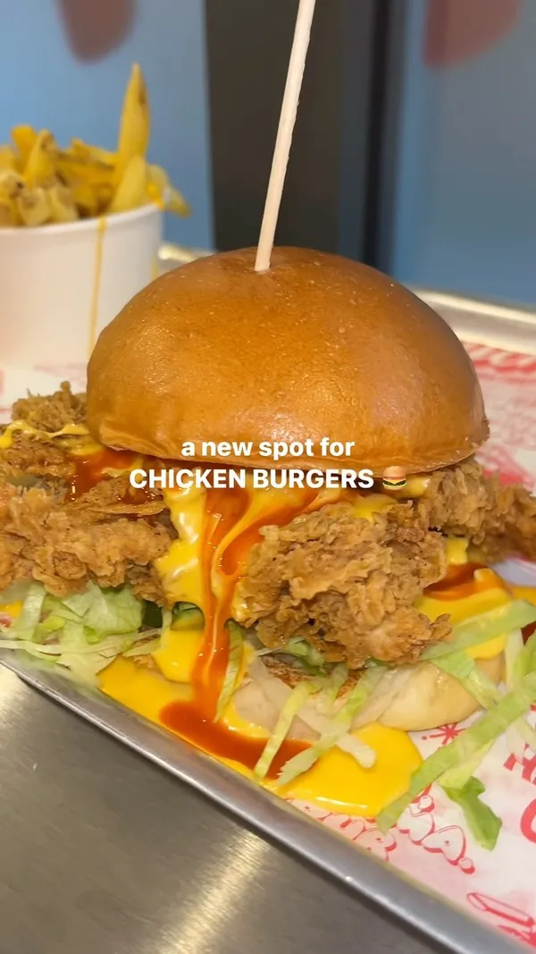 The video showcases Butchies Fried Chicken, a new restaurant in London Bridge.  It features various menu items, including buttermilk fried chicken sandwiches, loaded fries, and chicken tenders, shown in close-up shots.  The food is presented in a visually appealing manner using various angles and lighting. The video also highlights the restaurant's interior and signage. Halal options are mentioned. The main focus is on showcasing the food and creating an appetizing visual presentation.