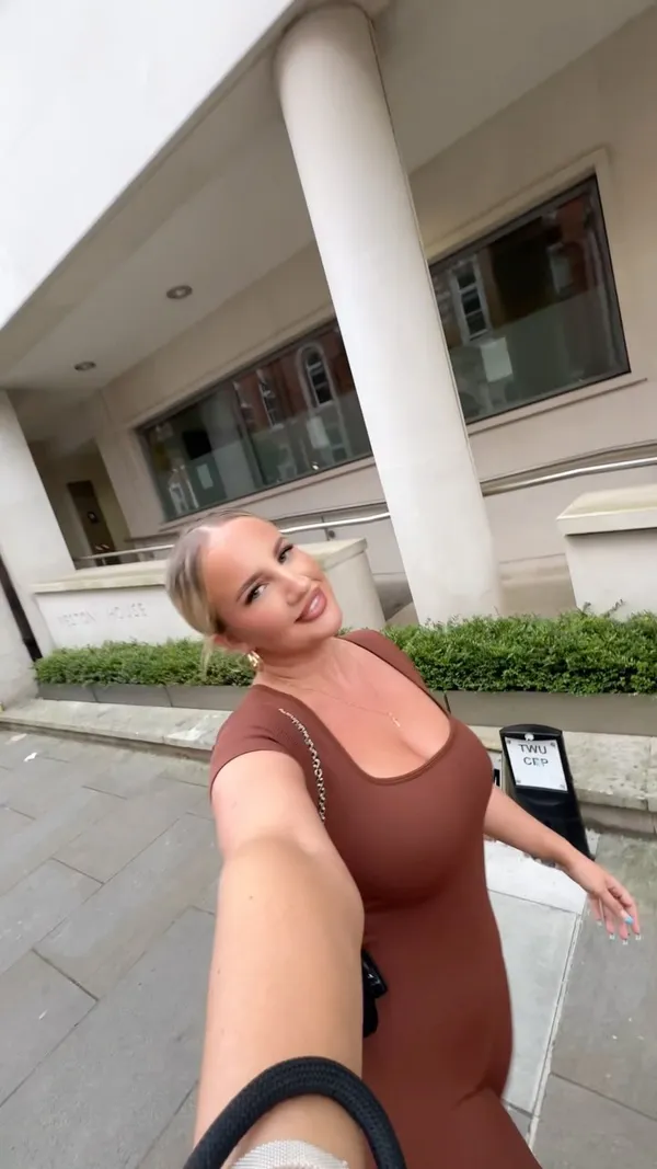 The video showcases Swiss Butter restaurant in Holborn. It features various dishes: grilled chicken and steak with a Swiss butter sauce, french fries, salad, and baguette.  Lemonade and Fanta are shown as drinks, and molten chocolate cake with ice cream is the dessert. The presentation emphasizes close-ups of the food and drink items, highlighting the appetizing textures and colors.