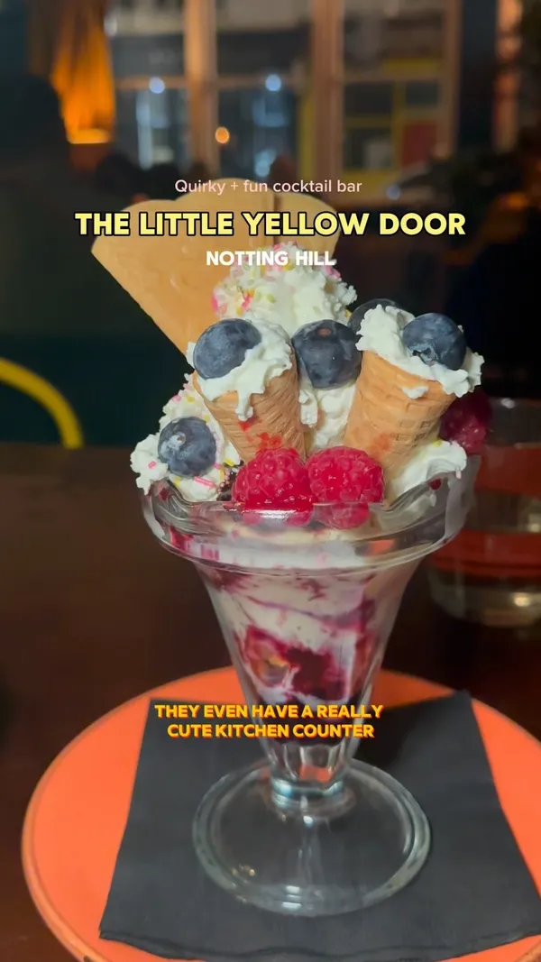 This video showcases The Little Yellow Door, a quirky cocktail bar in Notting Hill, London.  It features various food items, including corn fritters, a cheeseburger and fries, an orange brownie, and a dessert sundae. The presentation focuses on the unique and visually appealing nature of both the food and the bar's decor, highlighting its home-like, 'flat-share' ambiance.  No specific dietary information is provided.