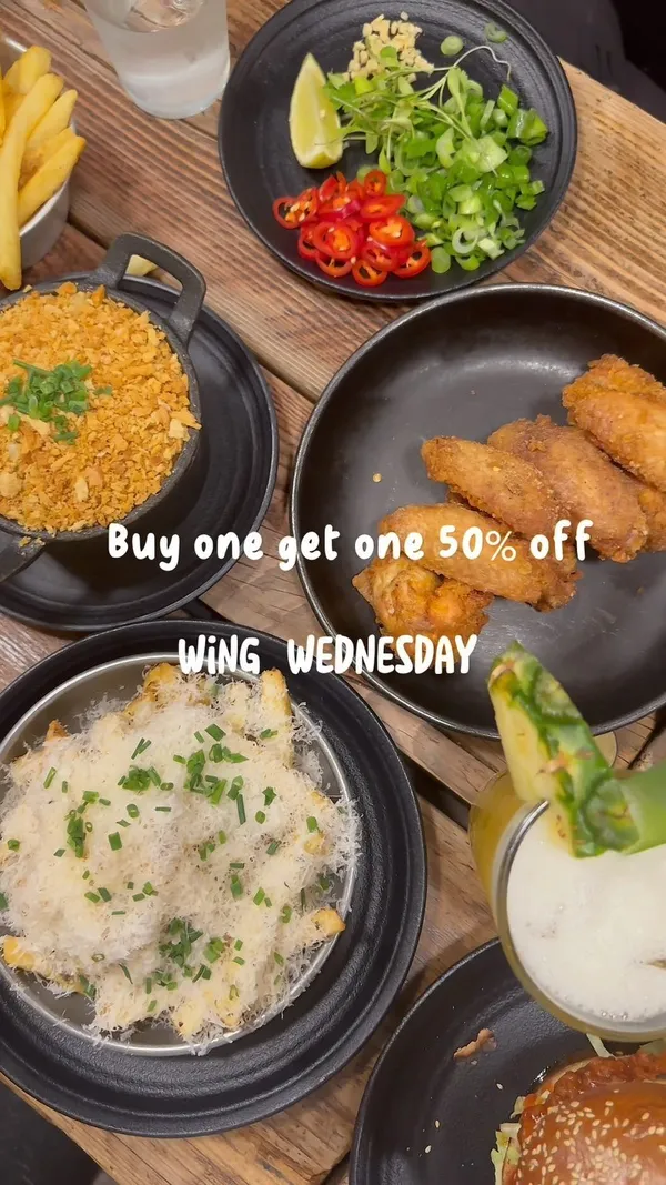Buy one get one 50% off wings Wednesday. 🚨 

It doesn’t get better than this. 

@wingmanschicken is the restaurant where you’ll find London’s best chicken wings and they’re Halal. 

Buy one and get one for 50% off every Wednesday at any of their branches. 

They’re located in soho, Kilburn and shoreditch. They’re famous for their wings and delicious burgers! You just cannot go wrong with them. 

If you’re visiting London, @wingmanschicken should be on your list to visit. 

Don’t miss their generous offer! 🤩

📍 

@wingmanschicken 
@nibbleapp 

#ad
.
.
.
#wingmans #wingmanschicken #wingswednesday #buyonegetone #nibble #nibbleapp #londoneats #londonfood #wingstop #chickenwings #halallondon #halallondonfood #kilburn #kilburnrestaurants #foodlove #londonhalalfood #hertfordshire #hemelhempstead #stalbans #londonfoodies