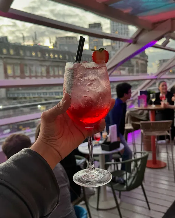 📍@circes_rooftop , Waterloo 🥂✨

We got to attend the opening of @circes_rooftop new winter season “auroras nights” 🌌

You guys need head down to check it out! They have the most stunning views of the London Skyline 🏙️ and amazing bottomless brunches 🥂✨ and even outdoors pods for you keep warm! 🩷

#londonfood #londonfoodies #londonfoodguide #londonfoodie #londonfoodblog #londonfoodblogger #wheretoeat #londonfoodscene #secretlondon #londonhotspots #bottomless #bottomlessbrunch #rooftop #rooftopbar #rooftopgarden #londonskyline
