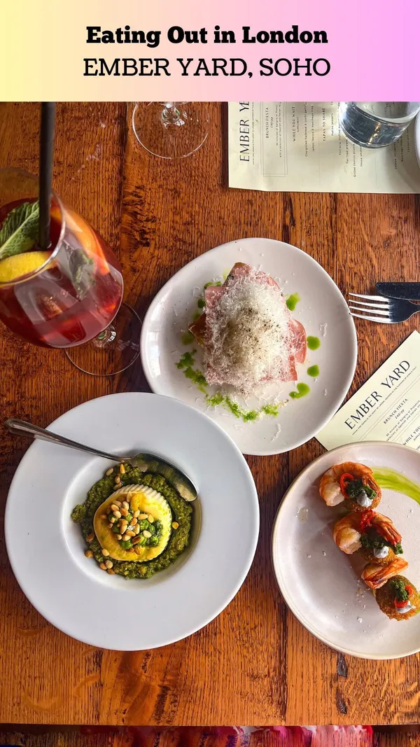 The video showcases a tapas brunch at Ember Yard restaurant in Soho, London.  It features various tapas dishes such as Padron peppers, croquetas, grilled chorizo, burrata, and churros. The drinks shown include sangria and prosecco. The food is presented in a visually appealing manner with good use of overhead and close-up shots. The video explicitly mentions gluten-free, Halal, vegan and vegetarian options.