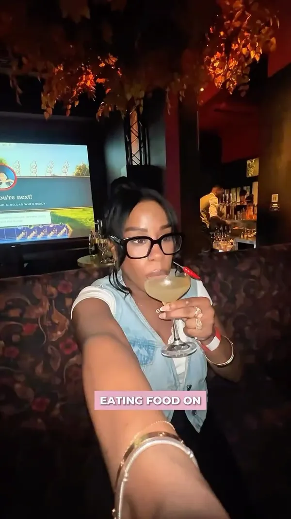 A fast-paced, energetic vlog showcasing a visit to Clays, a competitive socialising venue. The video highlights the new summer menu, including cocktails and small plates, and features the venue's new 'Surfs Up' game. The creator provides a lively overview of the experience, suitable for groups and nights out.