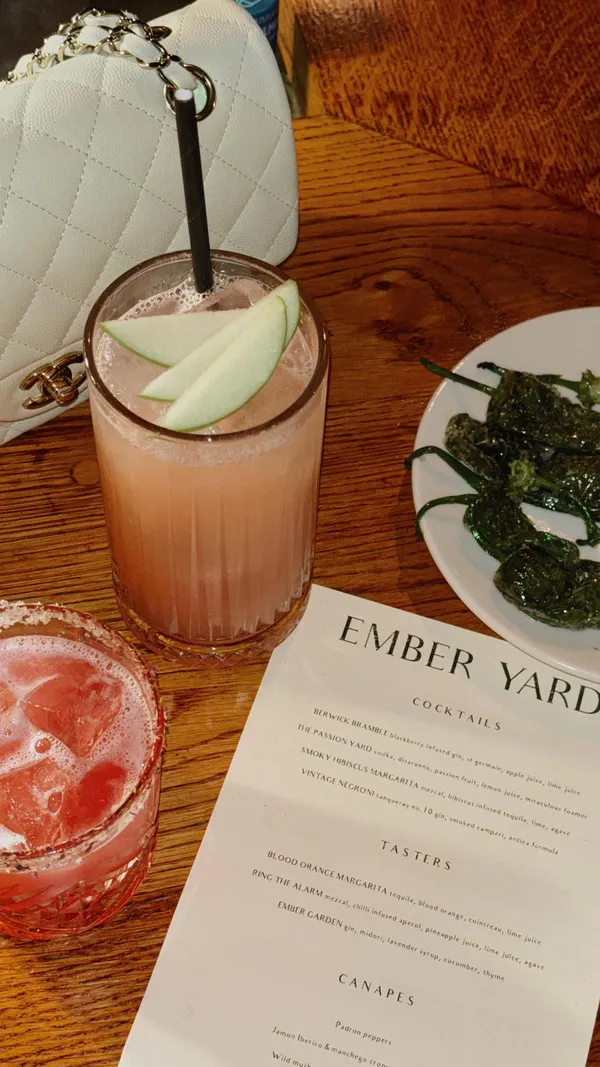 The video showcases the launch of The Ember Bar, a tapas bar in Soho, London. It features cocktails (Smoky Hibiscus Margarita and Berwick Bramble), and a tasting menu from the Head Chef.  Dishes include yellowfin tuna, Padrón peppers, heirloom tomato salad, grilled cod, Tibia Gallega Pinchos, grilled asparagus, grilled secreto ibérico, and coffee cheesecake. The presentation focuses on visually appealing plating and close-ups of the food and drinks.