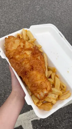 Delicious gluten-free dishes from Thompsons, La Tratoria, and Cedarbarn enjoyed over a weekend adventure.