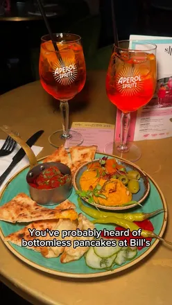 Bottomless cocktails and sharer platters at Bill's in Spinningfields, Manchester - perfect for date night or friends’ catch-ups!