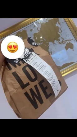 Delicious burgers and spicy wings at Marlowe's Burger in London, perfect for foodies seeking a tasty experience!