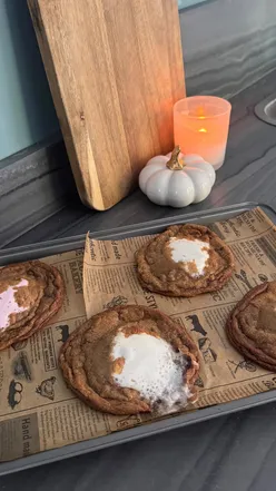 Delicious s'mores cookies fresh from the oven, featuring chocolate, marshmallows, and digestive biscuits.