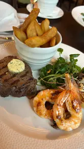 Delicious seafood and meat dishes at the newly refurbished Willett Arms in Wimborne, Dorset, with warm service.