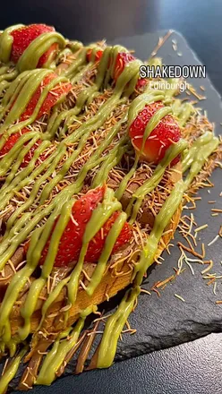 Delicious chicken burgers, loaded fries, and pistachio waffles at Hey Shakedown in Edinburgh, perfect for weekend cravings!