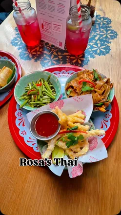 Delicious 3-course Thai lunch at Rosa's Thai in Leeds, featuring crispy calamari and rich Red Chicken Curry for £15.