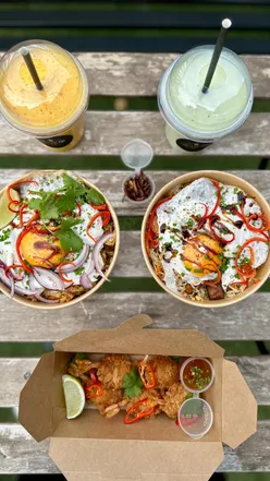 Colorful Sri Lankan seafood fried rice and crispy prawn bites at Ceylon M8 food truck, Cardiff.