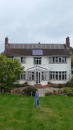 Stunning New Forest Farm in New Milton with indoor pool, perfect for group stays starting at £40pp per night.