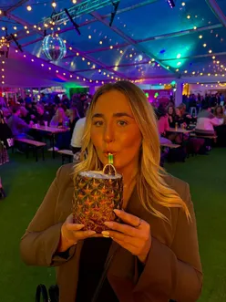 Delicious food highlights from September, featuring cocktails, burgers, and cozy cafes in Edinburgh.