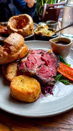 Delicious Sunday roast at The Cow and Sow in Clifton featuring rib of beef, pork, seasonal veg, and mouthwatering desserts.