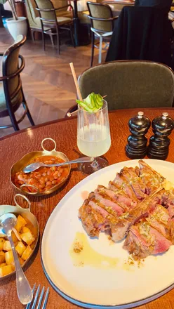 Delicious Italian-style Sunday roast at Nipotina, Mayfair, featuring bistecca alla Fiorentina and decadent tiramisu dessert.