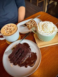 Pumpkin chai latte and chocolate cake at Coffee Shack in Stirchley, Birmingham, perfect for autumn vibes.