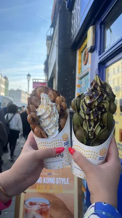 Delicious bubble waffles with matcha and banana flavors from Mammy Pancake in Notting Hill, London.