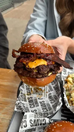 Delicious burgers from @cawsburger in Hitchin, featuring ham jam and chorizo jam favorites.