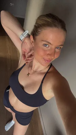 Supportive tall gym girl promoting community with @dfyne.official code KATP