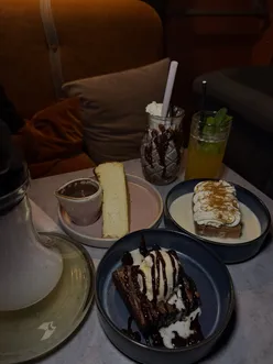 Caught in a dessert coma 🍰✨ @murklounge 

#dessert #ᴄʜɪʟʟᴠɪʙᴇs #lounge #murklounge #london #londonspots #dessert🍰 #dessertlovers #shishalove #shisha