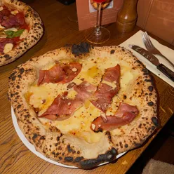 Alpine inspired pizza 🍕❄️☃️ 

Classic Neapolitan base, topped with cream, mozzarella, parmesan, smoked fontina, taleggio, smoked chilli jelly, speck and crushed smoked almonds @crustbros in support @streetsmartuk

£1 from every pizza goes to @streetsmartuk
available at Covent Garden, Waterloo and Earl’s Court 📍

Invite

#pizza#pizzatime#pizzalovers#londoneats#londonrestaurants#eaterlondon#londonfood#londonfoodie#londonfoodies#londonfoodguide#londoneats#londonfoodblogger#food#foodie