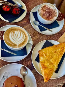 If you haven’t tried @mogi.cafe in Sunderland yet then you are seriously missing out! This cafe is Greek-Italian owned and does the world’s best pastries, cakes and a banging coffee! These guys are also doing take out afternoon tea over the festive period which we have already reserved for Christmas Eve so I’m super excited for that!!🎂
•
#foodie #sunderland #sunderlandfood #northeast #northeastfoodies