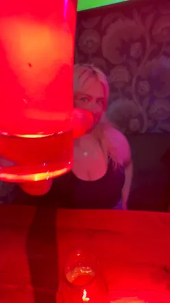 Happy hour at Bonnie Rogues, Cardiff: enjoying spicy margaritas, sharing platters, and live music with friends.