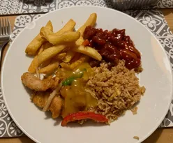 🥡 New Year’s Day Chinese takeaway 

We have a New Year’s Day tradition of getting a hungover Chinese takeaway so that’s what we go from @endlesskitchen8 . This place is a hidden gem, best Chinese takeaway in Gosforth - believe me we tried them all when our old favourite Yummy Cottage  changed hands 😂. We got salt and chilli chicken, Cantonese beef, egg fried rice, chips, curry sauce  and some veg spring rolls. So good 🤤 .