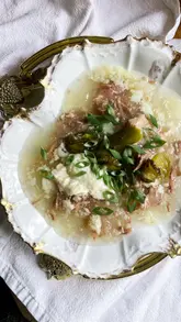 A step-by-step recipe video demonstrating how to make traditional Russian Holodets (meat jelly) at home, featuring the creator explaining the process and benefits.