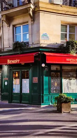 #Paris 🇫🇷 A century in, @benoitparis_restaurant still sets the tempo for Parisian dining. Steps from Hôtel de Ville, wrapped in Belle Époque calm, brass and velvet, mirrors and monogrammed plates, Benoît is a room that knows its own power. 

Then came @alainducasse, not to rewrite the script, but to sharpen it; keeping the bistro soul intact while giving Benoît a wider stage, from Paris to Tokyo to New York. Tradition leads, not nostalgia. 

From foie gras on warm brioche to snails slicked in garlic butter; from veal sweetbreads with truffled jus to the solemn drama of Hare à la Royale. This is bistro cooking with a memory and a pulse. Ducasse keeps the line taut, the spirit intact. 

Paris, exactly as it should taste. [pr]

🍴🥂🇫🇷
.
.
.
.
.
Parisian Bistrot. Brasserie in Paris. Best Paris Bistro. Traditional French cuisine. Top Parisian restaurants. Alain Ducasse. Belle Epoque design. Bistro Cuisine. Paris Gastropub. Best spot for French Cuisine in Paris