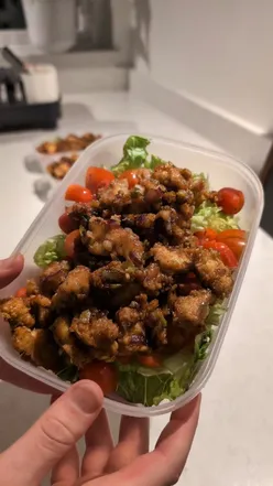 Could you eat tofu for every meal? I'm hoping we're now at a point in #veganuary where people trying a plant based diet for the first time are on board with tofu. It's such a versatile and nutritious food. This week I'm having tofu pittas, a kimchi salad, and burnt lime tofu as my meal prep. 

The burnt lime recipe is free online if you search for Meera Sodha's recipe. I just switched it up by baking the tofu but otherwise keep it pretty similar.

#veganuk #tofu #kimchi #veganmealprep