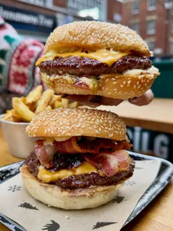 My top 10 London Burger guide is coming next week but in the meantime @black_bear_burger deserves its own spot on the feed 🤤 

Pictured here is the ‘Cheeseburger’ and the ‘Black Bear’ but I’ve also had their award winning ‘Double Miso Bacon Burger’ which was crowned the UK’s national burger of the year in 2025 and I can see why

📍 @black_bear_burger - sites all over London 

SAVE for later & FOLLOW for more London food spots ✨ 

#burgergram #burgerlovers #cheeseburger #londonrestaurant #londonfoodguide
