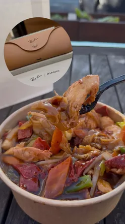 𝙼𝚎𝚝𝚊 𝚁𝚊𝚢 𝙱𝚊𝚗𝚜 & 𝙽𝚘𝚘𝚍𝚕𝚎𝚜!

So this Christmas I treated myself to a pair of Meta Ray Bans - and I’m made up with them! I visited @waterlooeyecentre to get mine - not sponsored - just needed a shout out for their fast & amazing service always! 

So I had to try them out right away with a trip to @noodletowok - gifted - a new noodle gaff based inside @portlands_fishandchips on Sefton Street. 

In my Protein Box I got - Ho Fun Flat Noodles, Red Doner, Chicken, Asian Veg, Mixed Peppers and Spicy Schezwan Sauce! 

You can also get 15% when you order on @FoodhubUK 🤩 👏- they’re also available on Deliveroo, Uber Eats & Just Eat too! 

#TheLiverpoolFoodie #metaglasses #NoodleToWok #LiverpoolFood #Liverpool