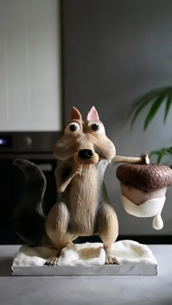 🧊 it’s too cold so I felt like an Ice Age cake is just fitting and I love this little guy.

The cake is cookies and cream, with a cookies and cream ganache filling, it took a total of 4 days to finish this one and I’m so proud 😊 

I feel like I’m getting my mojo back with each creation, the focus this year for me is detail. Every year I want to elevate my craft, last year I spent so much time in misery that I couldn’t create to my best ability, I let life get in the way and didn’t knowing how to cope so I shut down for most of it.

I decided to not allow life situations to come in the way of my goals, my future, my craft and really diving into the artist I am.

So not only have I stopped attempting to hop on moments and trend because it just takes the fun away and I’m more passionate about a project when my heart is in the right place, not for the viral hopeful moment but because I wanted to, I’ve also made it a point to do that 1% at minimum towards my craft so i can continue to grow.

And for coping, something I look forward to every week is therapy, there’s such a taboo about it still but it’s most definitely needed, just to have someone to really chat to without any judgement has been amazing.

So whilst my craft keeps improving so will I ❤️

#showstoppercake #cookiesandcream #disney