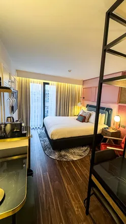 Getaway goals @thehalyardliverpool ❤️

*ad-gifted stay

Niche, but does anyone else appreciate GOOD wine glasses in a hotel room? 😍😂

Safe to say our staycation at the Halyard hotel was perfect. I love getting ready in a lovely hotel room, this one has the best makeup lighting and there are plug sockets everywhere 💅👏

Not only are the rooms fabulous, with robes, @templespa toiletries, a stocked fridge & coffee machine, wifi and most importantly the COMFIEST bed 🤗, They also have such a pretty, green reception area and gorgeous bar & restaurant 🍽️

From check in, you’re treated to a their signature Mexican hot chocolate - they’ll even add in coconut rum if you fancy - which is their homage to Liverpool’s chocolate importing history 🍫 For a special treat, they can even arrange a cocktail trolley to your door, so you can have a pre-dinner tipple to enjoy while you’re getting ready! Which we LOVED💄

This would be the perfect valentines date in my opinion, they have package offers at the moment as well. One is their Celebration Stay from £137 per room and includes a bottle of fizz in your room, breakfast and 1pm late checkout! 🍾 There are special member rates (you can join for free) to make Valentines extra special, too 💕

Stay tuned to see what we had for dinner! …it’s 50% off food for another two weeks too 👌👌

.
.
.

#liverpoolhotels #hotelsuk #staycation