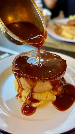 Enjoying a £10 pie, side & gravy lunch deal at Pieminister in Birmingham City Centre with delicious options.