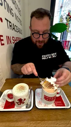 Craft drinking chocolate from @chocolatebaruk at Leah’s Yard in Sheffield, Yorkshire. Perfect for food lovers!