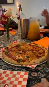 The video is a review of a bottomless brunch event featuring unlimited pizza and drinks. It includes shots of the menu, various pizza toppings, drinks being poured, and the creator sharing their positive experience.