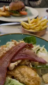 A vlog-style review of a bottomless brunch experience at Botanico in Liverpool. The creator highlights the menu, the 90-minute unlimited drinks offer, and the food quality, providing a clear overview of what to expect.