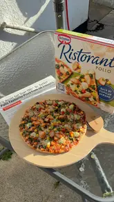 A short promotional video showcasing the return of the Dr. Oetker Ristorante Pollo frozen pizza, featuring shots of the packaging and the cooked product.