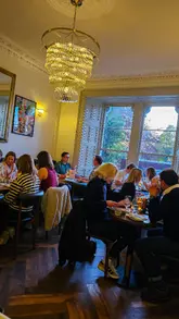 The video provides a comprehensive tour of Crave, a restaurant featuring three distinct dining areas: an indoor restaurant serving modern British small plates, a Mediterranean-inspired terrace with sunset views, and a basement cocktail bar. The footage highlights various dishes, including beef croquettes, gnocchi, and steak, alongside the preparation of cocktails.